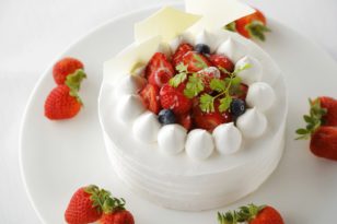 お誕生日や記念日に★ストロベリーショートケーキ