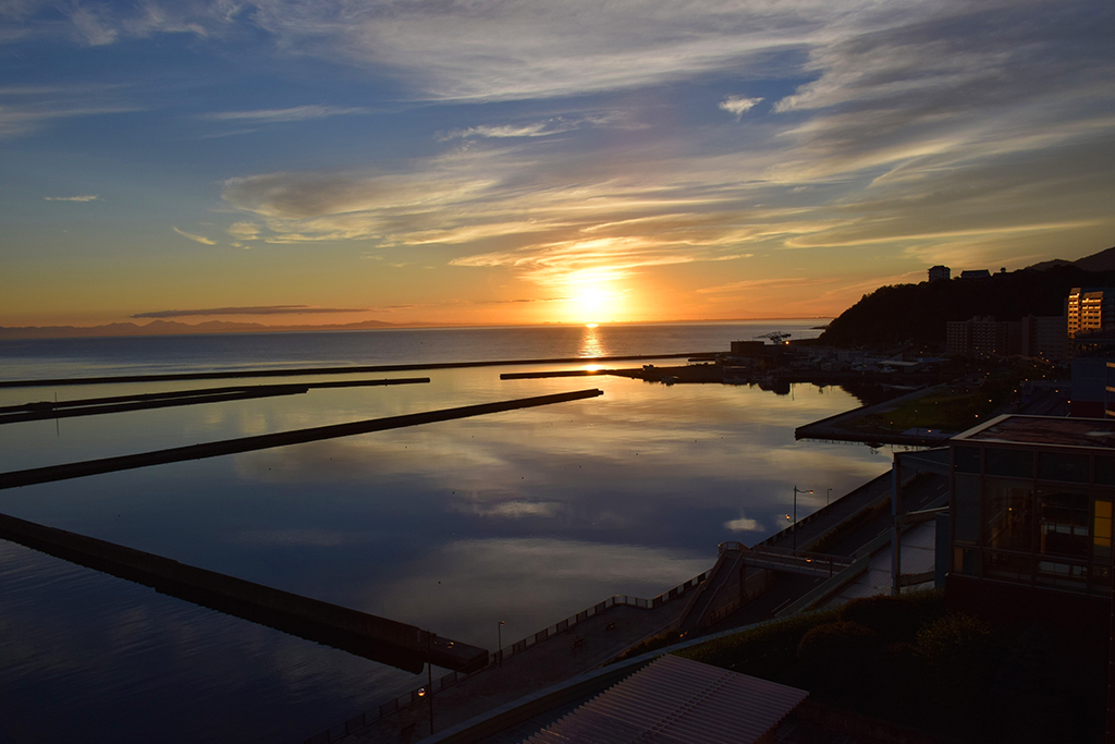 海側客室から見える美しい朝日 グランドパーク小樽